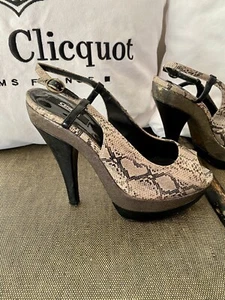 ASOS DESIGN peep toe Sandalen Plateauabsatz Schlangenmuster pumps (€65) - Bild 1 von 10