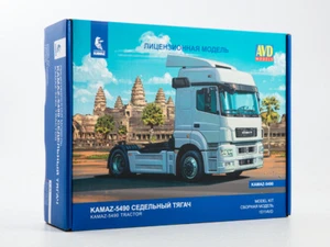 1511AVD KAMAZ-5490 LKW Zugmaschine, Modellbausatz - Bild 1 von 6