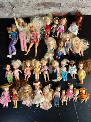 Lote de 30 Muñecas Mattel Barbie Chelsea & Friends Bebés Stacie Kelly Tommy Krissy Foto 1 de 3