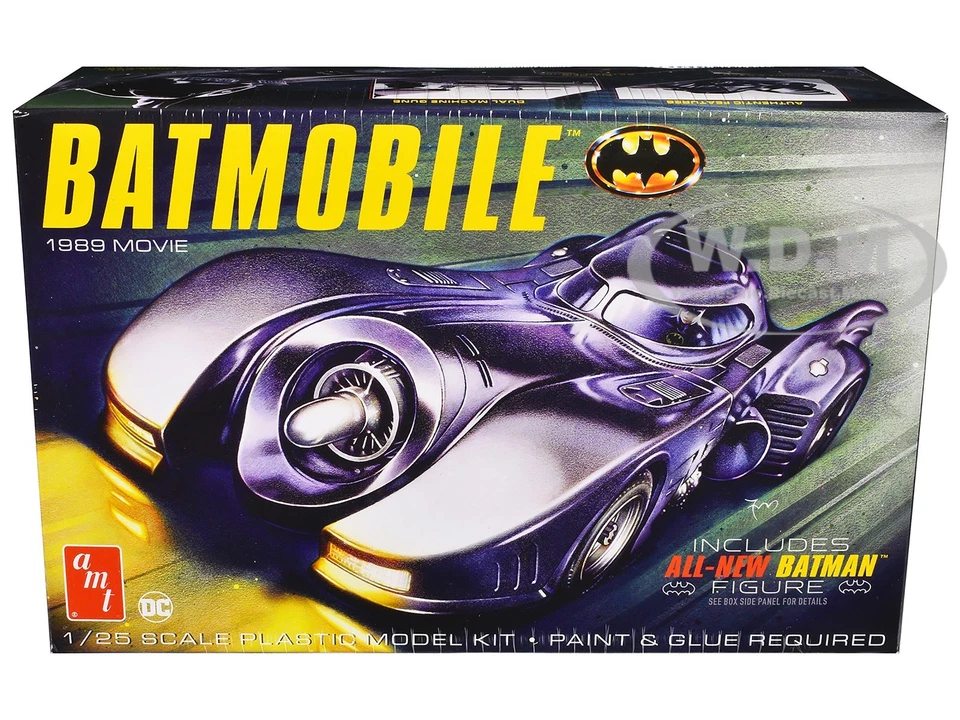 AMT 1989 Batmobile w/Seated Batman Figure AMT1504