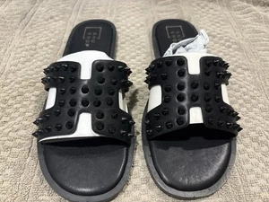 Shu Shop Women’s Sandals Size 8.5 Black Studded *New In Box* - Picture 1 of 4