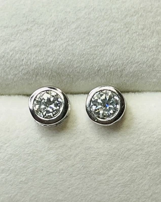 925 Sterling Silver 1 TCW VVS1 Clear Moissanite Bezel Setting Stud Earrings 2 - Image 1 of 4