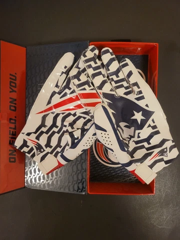 Nike Vapor Fly NFL New England Hyperfuse Receiver Gloves On Field Cover