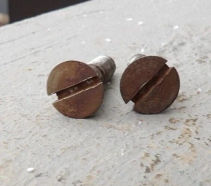 Set of 2 Vintage Antique Singer Treadle Sewing Machine Base Mounting Screws - Picture 1 of 3