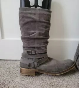 Stivali in pelle Tamaris ~ grigio ~ metà polpaccio con zip laterale, fibbie ~ taglia 11,5 US - Foto 1 di 13