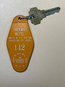 Llavero y llave de habitación de hotel Parkway Motel Princeton Kentucky #142 - Imagen 1 de 2