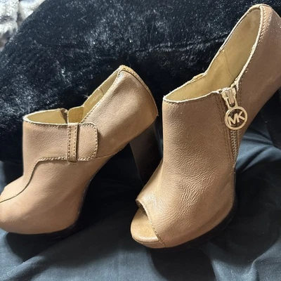 Botines de tacón Michael Kors para mujer con cremallera lateral Foto 1 de 3