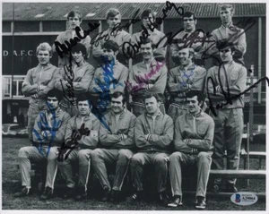 LEEDS UNITED SOCCER LEGENDS 1970 TEAM PHOTO SIGNED BY TWELVE (12) ICONS BECKETT - Foto 1 di 2