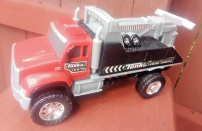 CAMIÓN DE SERVICIO DE REMOLQUE DE JUGUETE DE PLÁSTICO TONKA HASBRO - Luces botones flash Foto 1 de 4
