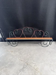 Estante de pared vintage de metal y madera con motivo de manzana 18,5 x 5,5 x 9" Bt2 - Imagen 1 de 10