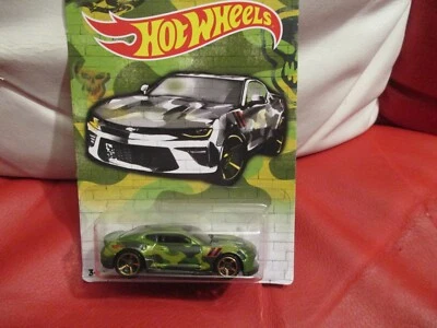 HOT WHEELS CAMOUFLAGE SERIES '18 CAMARO SS NEW ON CARD   - Image 1 of 2