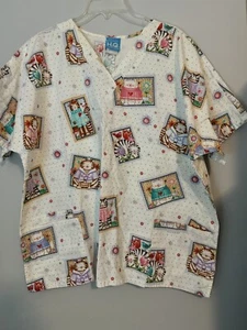 Scrub H.Q. Scrub Top Woman Feline Cats Polka Dots Flowers Size XL S/S V Neck - Picture 1 of 5