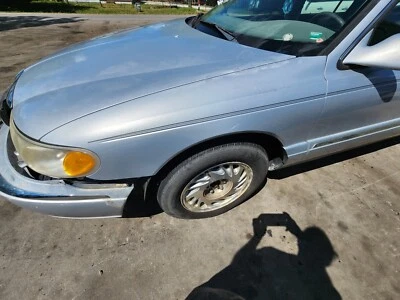 LINCOLN CONTINENTAL 1998-1999-2000-2001-2002 GUARDABARROS IZQUIERDO TS Foto 1 de 2