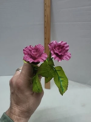"2 flores rosas de porcelana vintage con tallos de plástico púrpura 12""" Foto 1 de 4