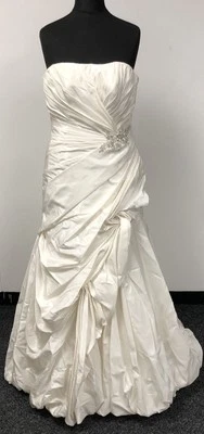 Vestido de novia Impression marfil esculpido plisado detalle de encaje Reino Unido 14 Foto 1 de 4