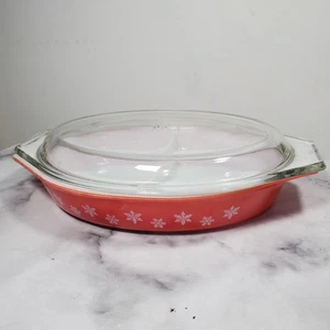 Vintage PYREX Coral Red Gaiety Snowflake 32 cm x 22 cm Divided Casserole and Lid - Picture 1 of 16