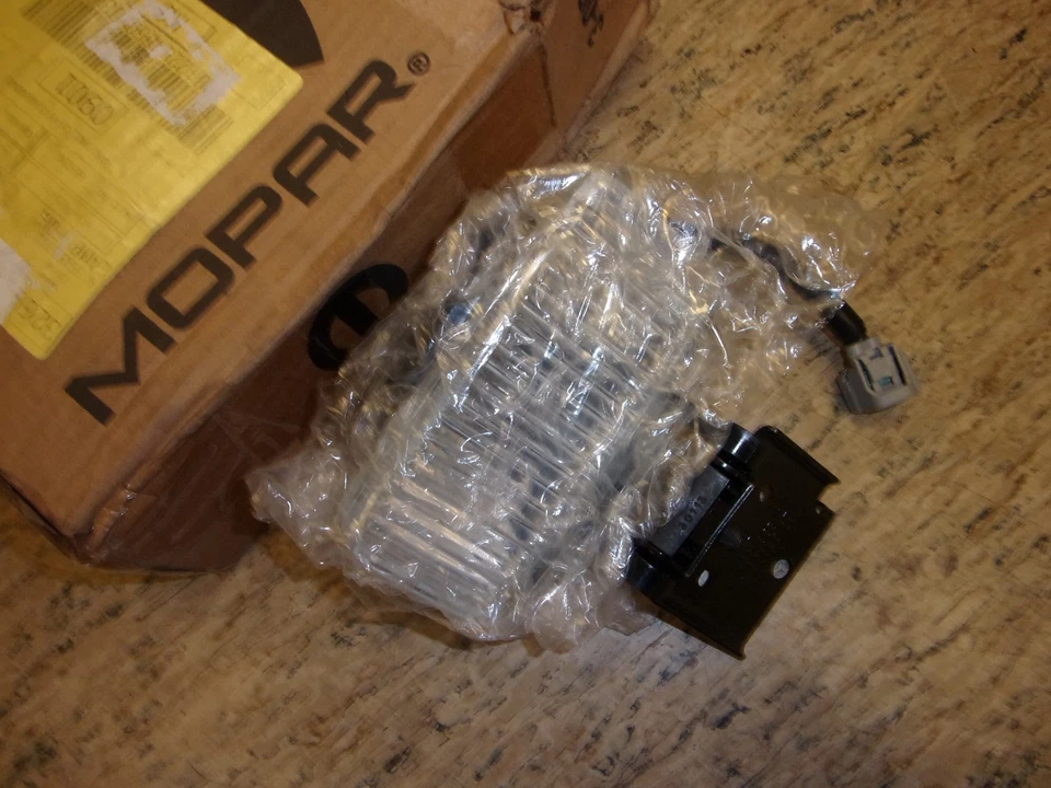 JEEP GRAND CHEROKEE MK1 ZJ FR RH FOG LIGHT BRAND NEW MOPAR KC005503 55155312 - Image 1 of 1