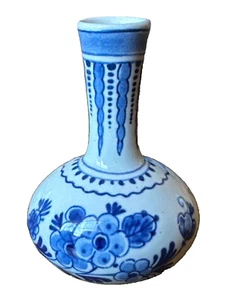 Small Delft Bud Vase Blue and White 3” Tall Floral vintage - Picture 1 of 5