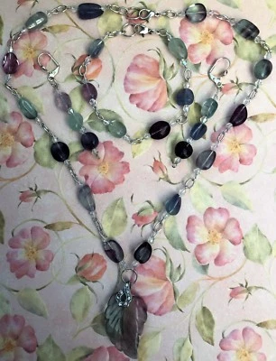 HAND MADE FLUORITE/CRYSTAL NECKLACE/FLUORITE LEAF PENDANT, BRACELET & EARRINGS Foto 1 de 4