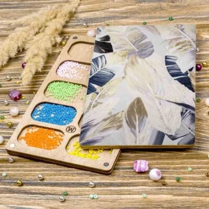Wood bead organizer tray with wooden lid "Light feather" - Picture 1 of 5