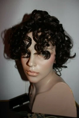 Peluca Pro Angelina Peluca Corta con Rizos, en Marrón Jengibre Foto 1 de 4