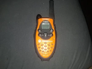 Motorola Talkabout T4900 2-Way Radio Poratable Walkie Talkie Orange EXCELLENT - Picture 1 of 2