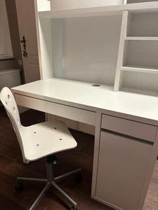 Schreibtisch mit höhenverstellbaren Stuhl - Bild 1 von 18