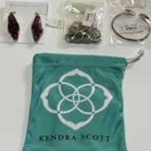 Kendra Scott Gold and Rose Quartz Skylar Drop Earrings: Clothing, Shoes & Jewel - Picture 1 of 7