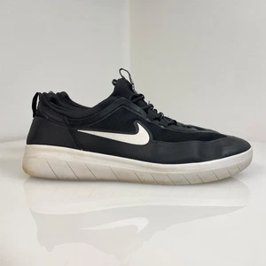 Nike SB Nyjah Free 2 Uomo Taglia 11 Nero Bianco *Laccio in Pizzo Strappato - Foto 1 di 9