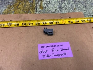 03-06 EXPEDITION    DOOR TRIM PANEL SIDE SUPPORT LARGE - Picture 1 of 15