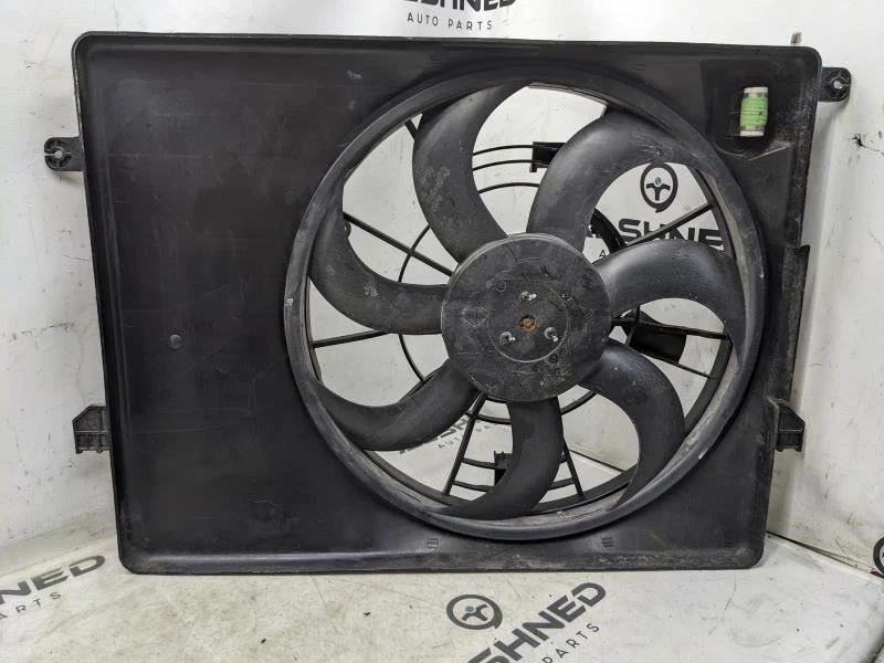 2010-2013 Kia Sportage 2,4 л радиатор охлаждения вентилятор мотор в сборе 25380-2S500 OEM  - Изображение 1 из 4