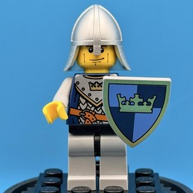LEGO: Crown Knight w/Scale Mail (CAS339) - From Castle Set 7091 (2007) - RETIRED