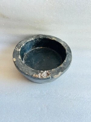 Antiguo tazón de sopa de piedra negra indio hecho a mano forma redonda Foto 1 de 4