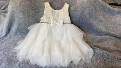 Vestido Princesa Americana Sin Mangas Marfil Talla 12M Nuevo Con Etiquetas con Bling en la Cintura Foto 1 de 3