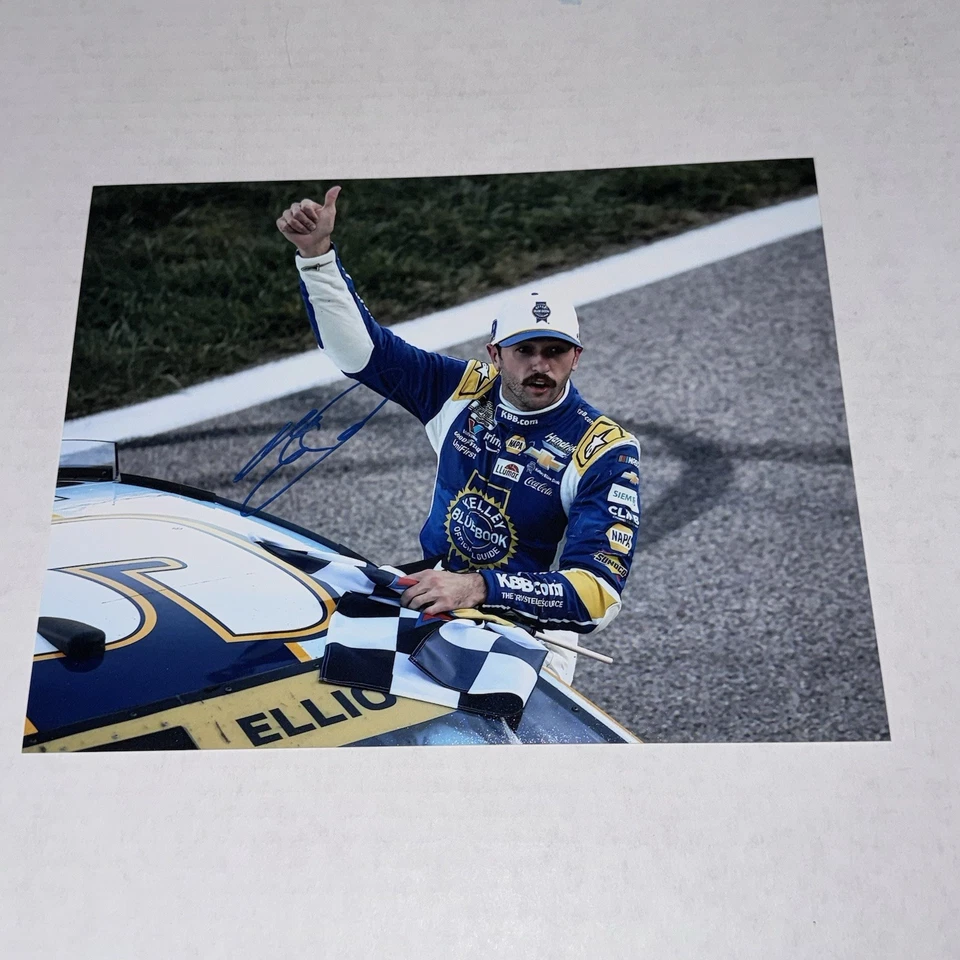 Chase Elliott Kansas Win KBB THUMBS UP #9 2025 foto firmada 8x10 más popular Foto 1 de 1