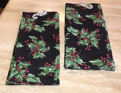 April Cornell set 2 Holly kitchen towels on black; cotton; NWT; 28.5 x 18.5 in. - Image 1 of 4