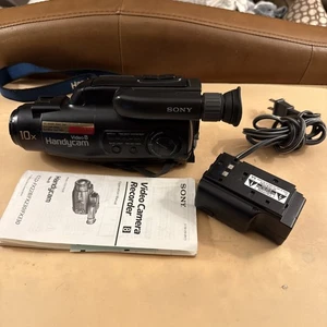 Sony CCD-FX230 8mm Video8 Camcorder Camera Player Video Transfer NO BATTERY - Picture 1 of 8