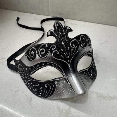 Mascarada Máscara Veneciana Hecha en Italia Pintada a Mano Halloween Brillo Negro  Foto 1 de 4