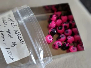 Cuentas de vidrio moteado aproximadamente 15 piezas 8 mm redondas negras y rosa caliente - Imagen 1 de 1