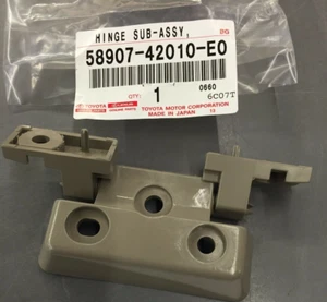 GENUINE TOYOTA RAV4 2001-2005 CENTER CONSOLE LID HINGE OEM 58907-42010-E0 - Bild 1 von 2