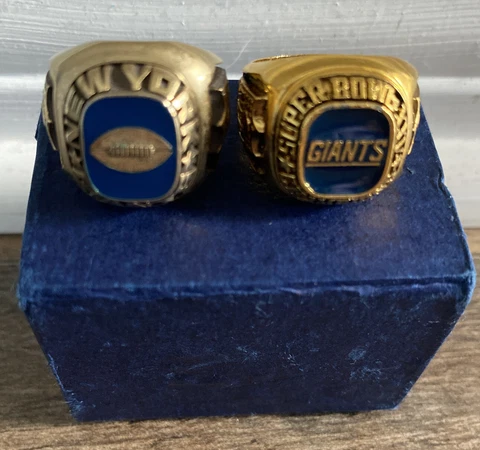NEW YORK GIANTS SUPER BOWL XXV & NFL LOGOS GOLD GOLD PLATED RINGS LOT OF 2 Cover