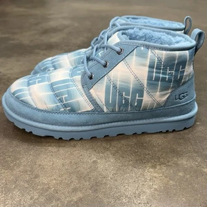 UGG Neumel Heritage Tasman Boots Blue Fog Sky Wave Lammfell gefüttert Größe 10 M - Bild 1 von 12
