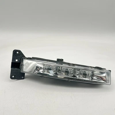 Luz antiniebla LED del lado izquierdo del conductor Dodge Charger 2015-19 OEM 90050049 P9403415 Foto 1 de 4