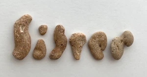 Insegna naturale a forma di lettera SISTER Beach Stones ciottoli parola arte rock artigianato strega US - Foto 1 di 10
