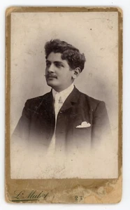 PHOTO CDV Mulot à Paris, G. Herrouard de trois quart élégant en costume coiffure - Picture 1 of 2