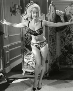LIZ FRASER -  CARRY ON FILMS - 10" x 8" b/w Photograph in Underwear 1950s - Bild 1 von 1