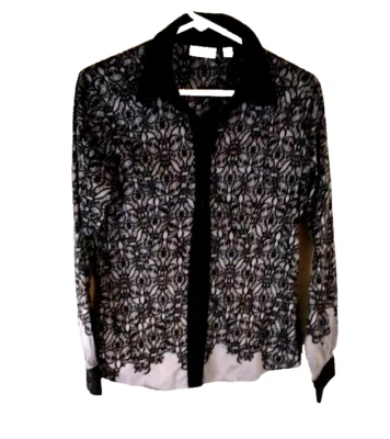 Hermosa camisa abotonada New York & Company para mujer con estampado floral talla grande Foto 1 de 4