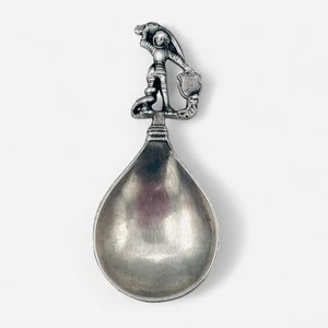 De colección Peltre Plata Cuchara Carrito de Té Unción Caballero Espada Serpiente Noruega - Imagen 1 de 9