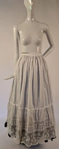 VICTORIAN 19TH C CHINOISERIE SKIRT W CRANE + PAGODA PATTERN LACE - Picture 1 of 6