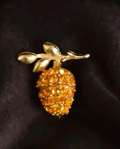 Amber Tone Crystal & Gold Tone Pineapple Vintage Brooch Unsigned - Picture 1 of 4
